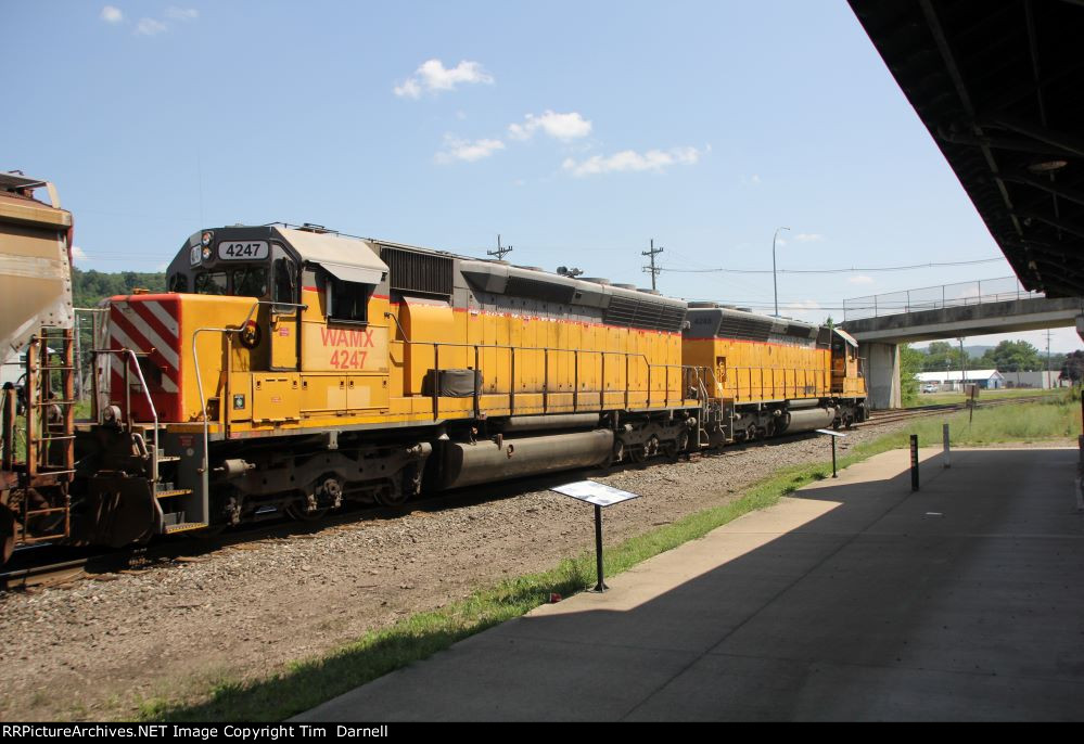 WAMX 4247, 4248 passing the depot